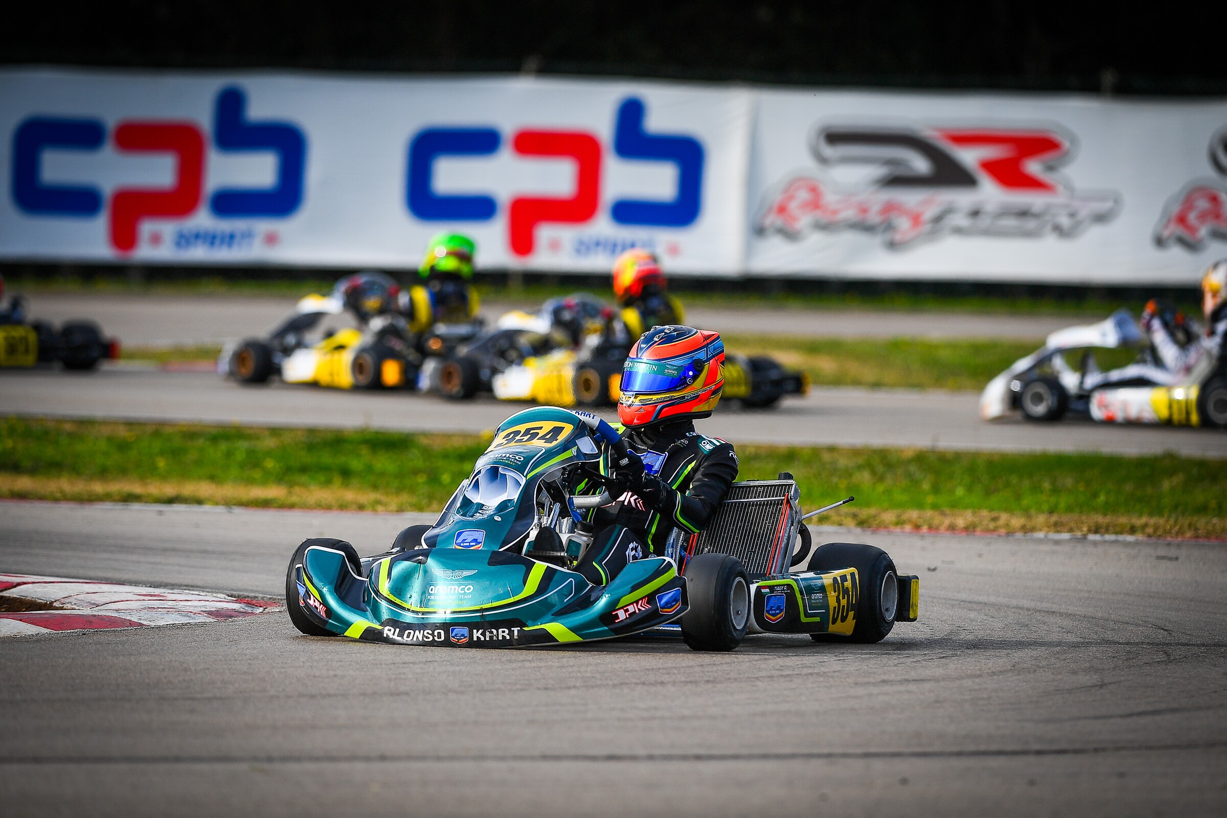 Karting, wheel to wheel